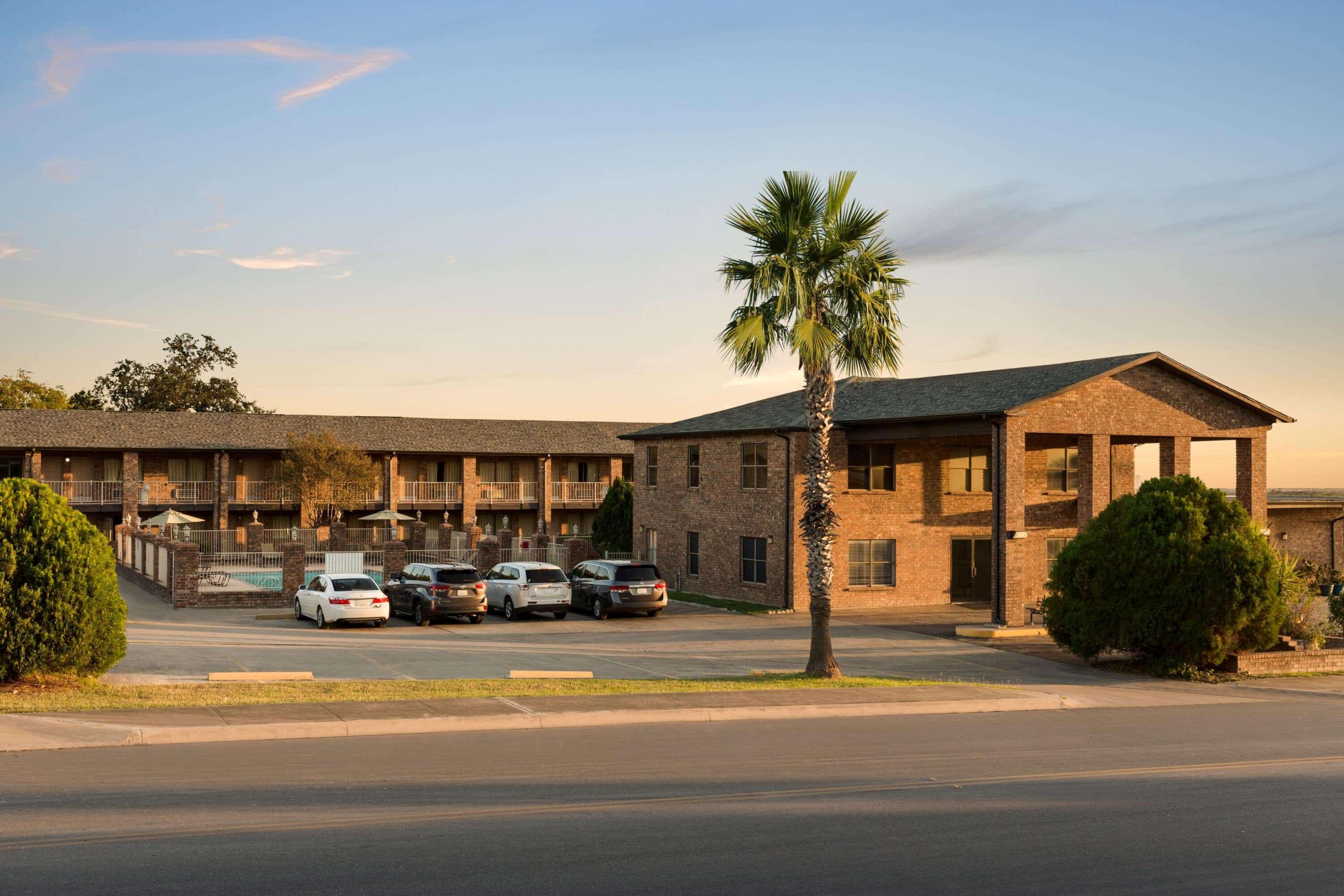 Super 8 By Wyndham Universal City Eksteriør billede