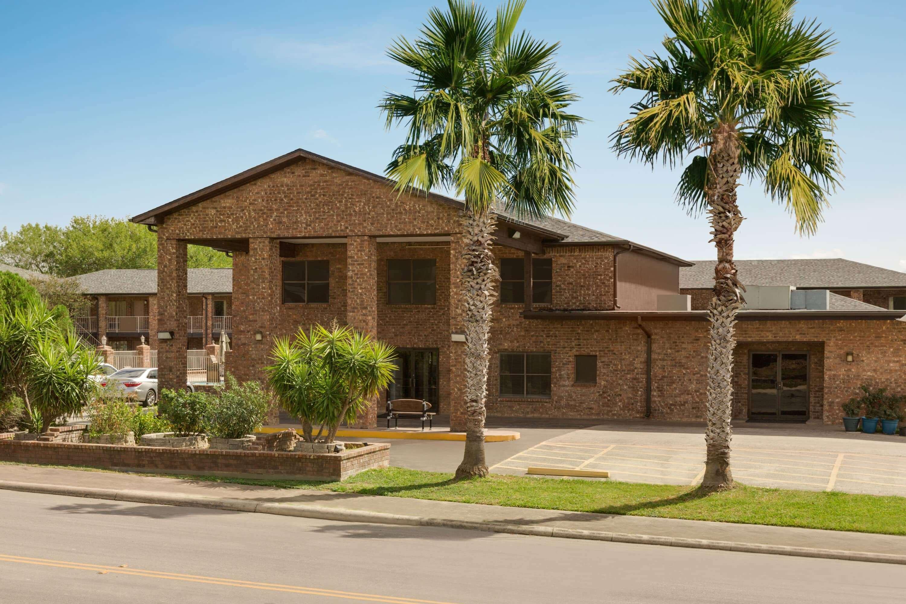 Super 8 By Wyndham Universal City Eksteriør billede
