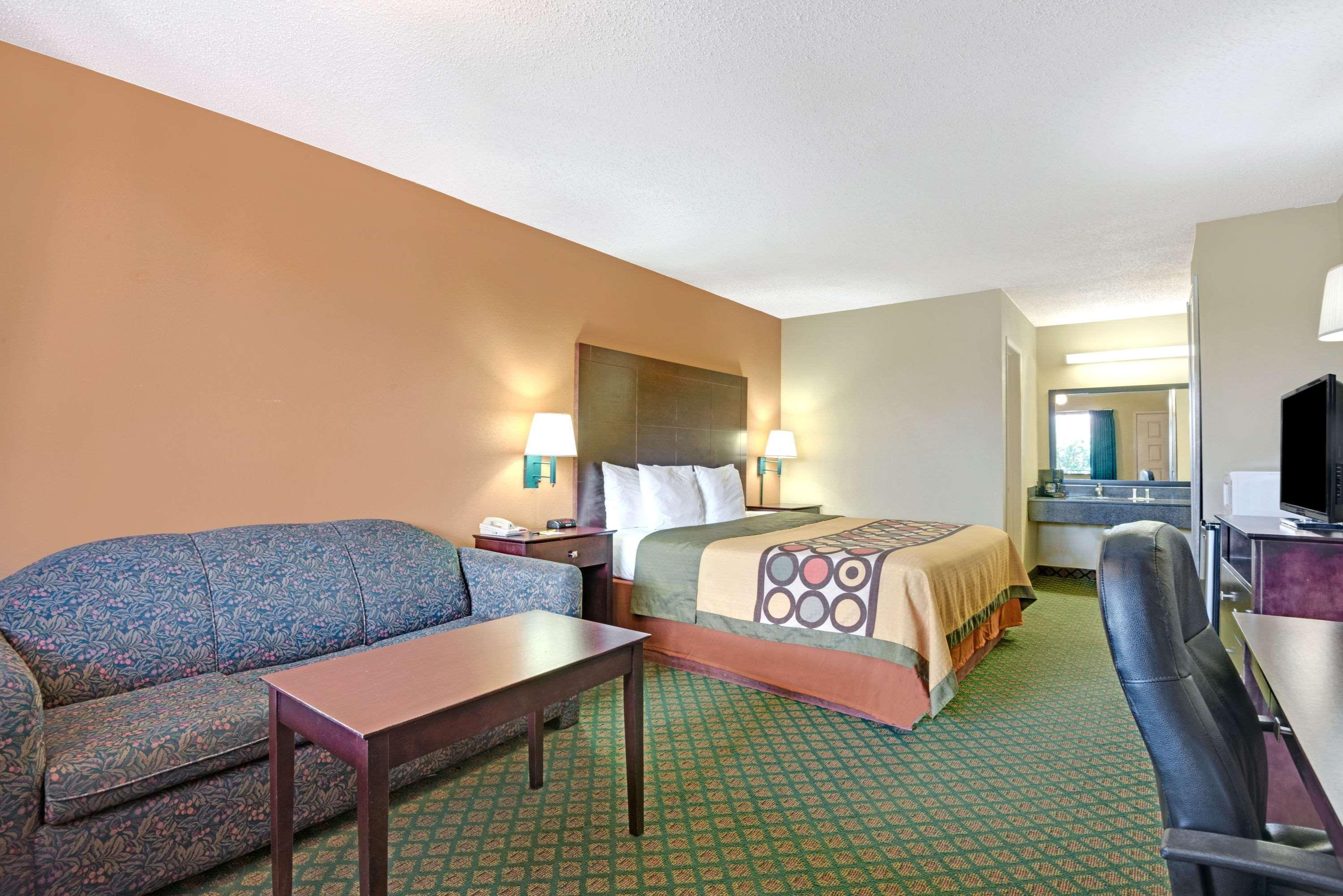 Super 8 By Wyndham Universal City Eksteriør billede
