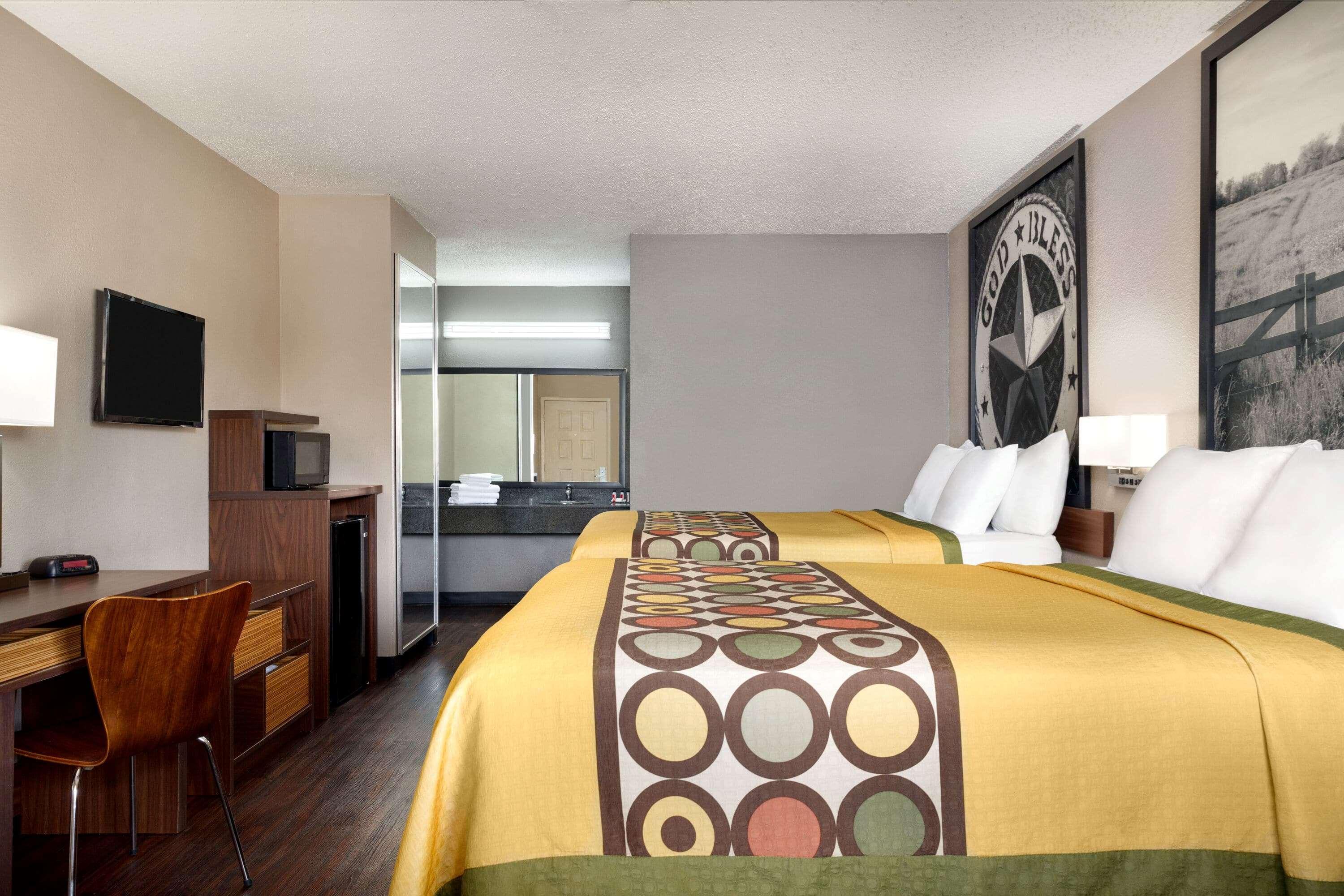 Super 8 By Wyndham Universal City Eksteriør billede