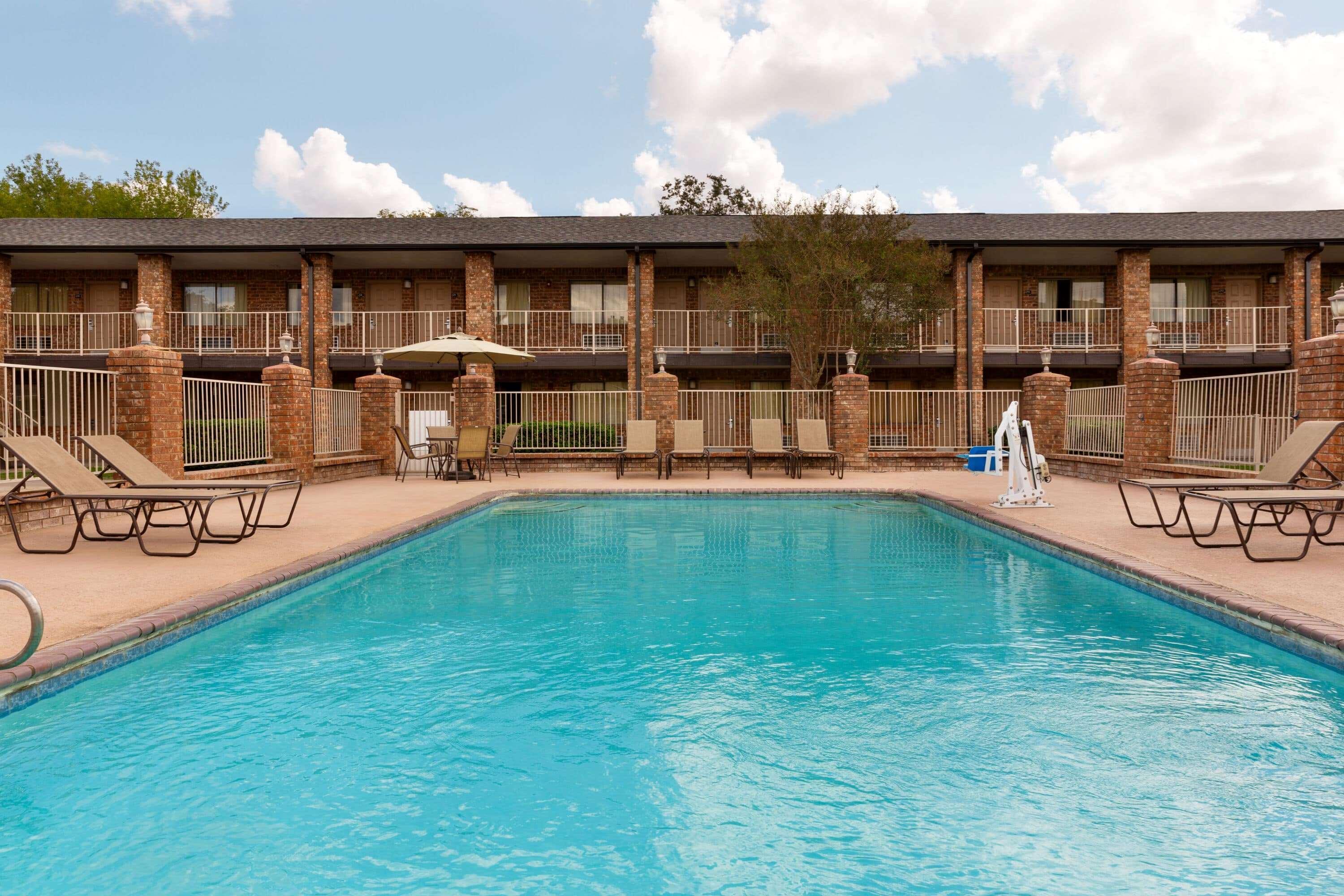 Super 8 By Wyndham Universal City Eksteriør billede