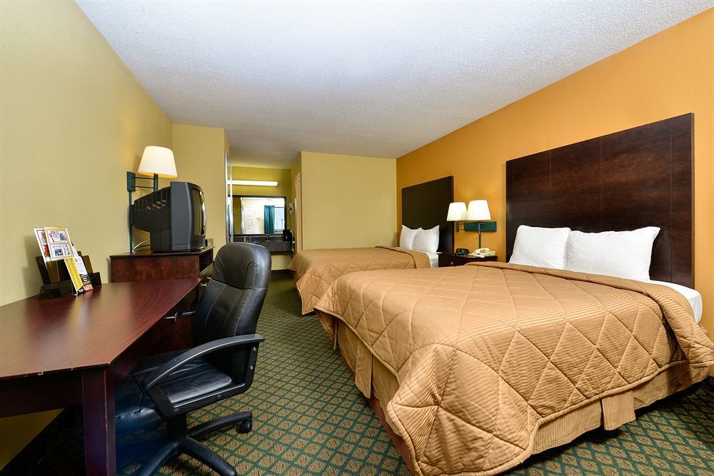 Super 8 By Wyndham Universal City Eksteriør billede