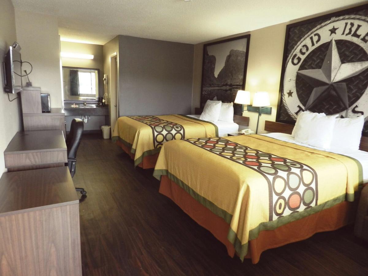 Super 8 By Wyndham Universal City Eksteriør billede