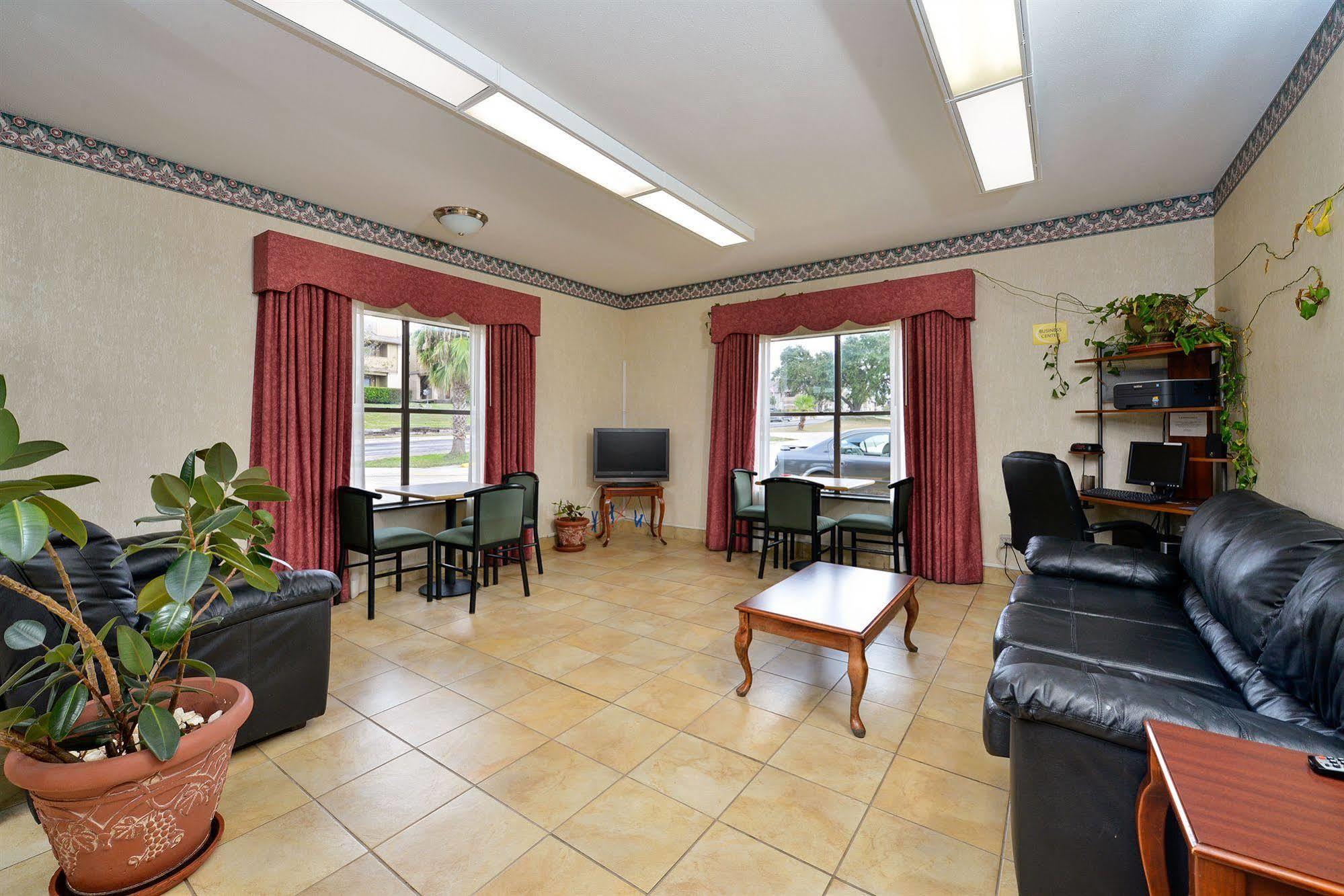 Super 8 By Wyndham Universal City Eksteriør billede