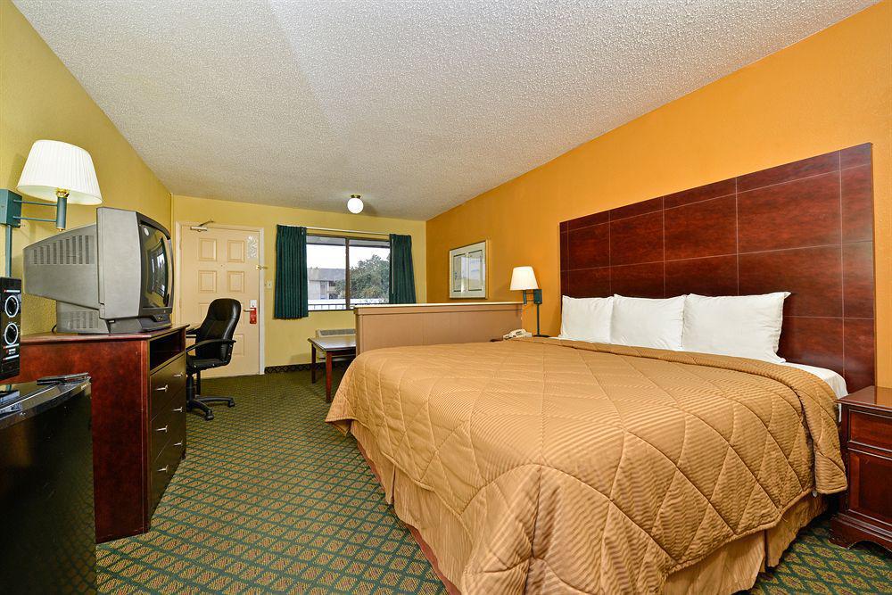 Super 8 By Wyndham Universal City Eksteriør billede